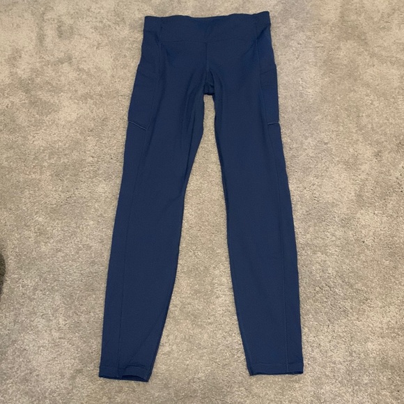 Like new Lululemon Speed Up legging size 6 - Picture 2 of 9